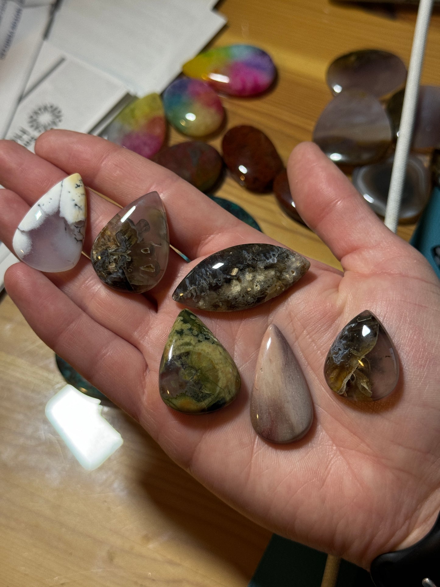 z - Mix of stones - 1 Dendritic Agates + 1 Galaxy Jasper + 1 Rhyolite + 2 Garden Quartz + 1 Peach moonstone